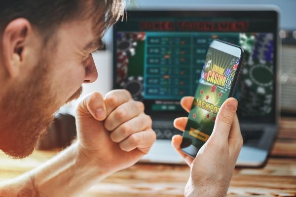 Sports betting interface on lucky789 showing basketball and football options